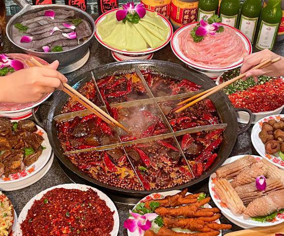 员旅游：重庆火锅城市记忆的辣味PG麻将胡
