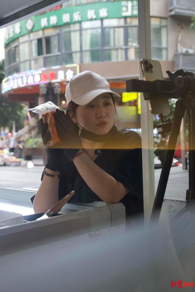 近况曝光！摆摊卖甜品想踏出重生第一步麻将胡了app“重庆姐弟坠亡案”妈妈(图5)