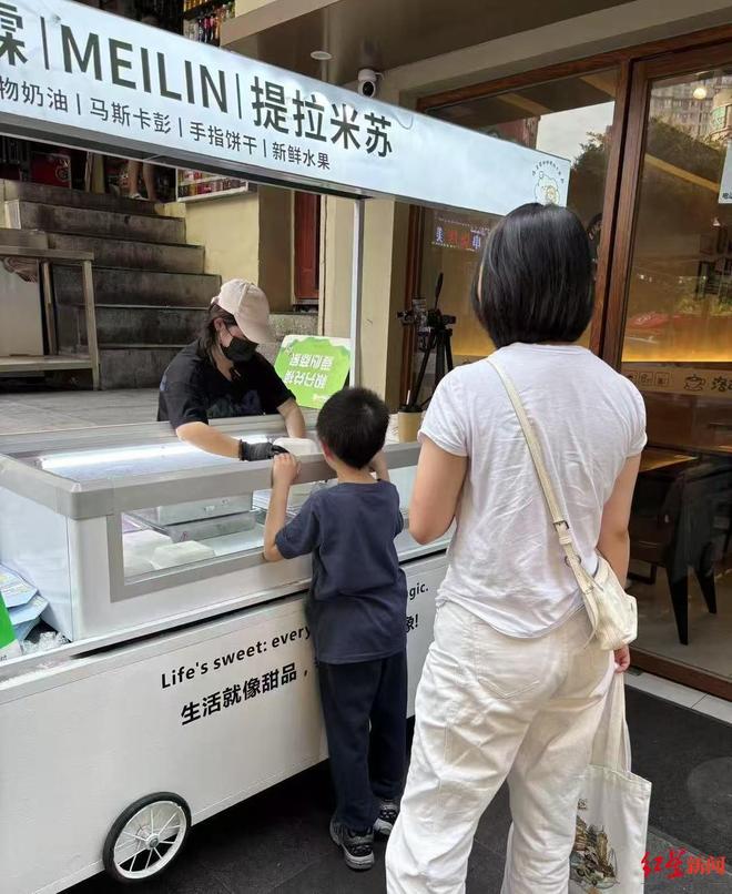 近况曝光！摆摊卖甜品想踏出重生第一步麻将胡了app“重庆姐弟坠亡案”妈妈(图9)