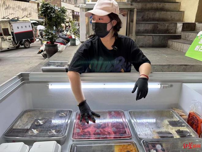 近况曝光！摆摊卖甜品想踏出重生第一步麻将胡了app“重庆姐弟坠亡案”妈妈(图10)